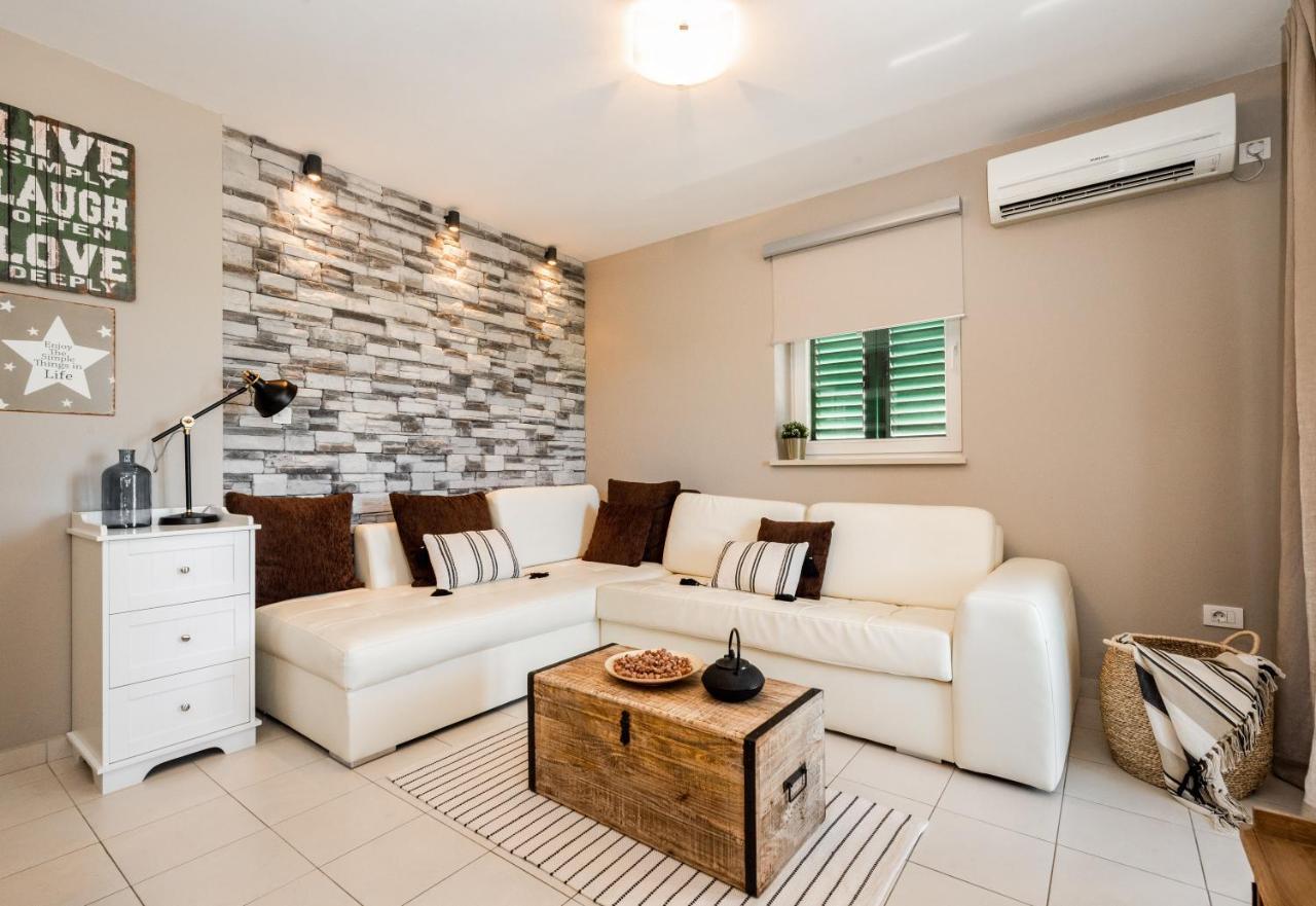 Apartment Cami -Stylish Apartment With A Beautiful Seaview Rabac Buitenkant foto