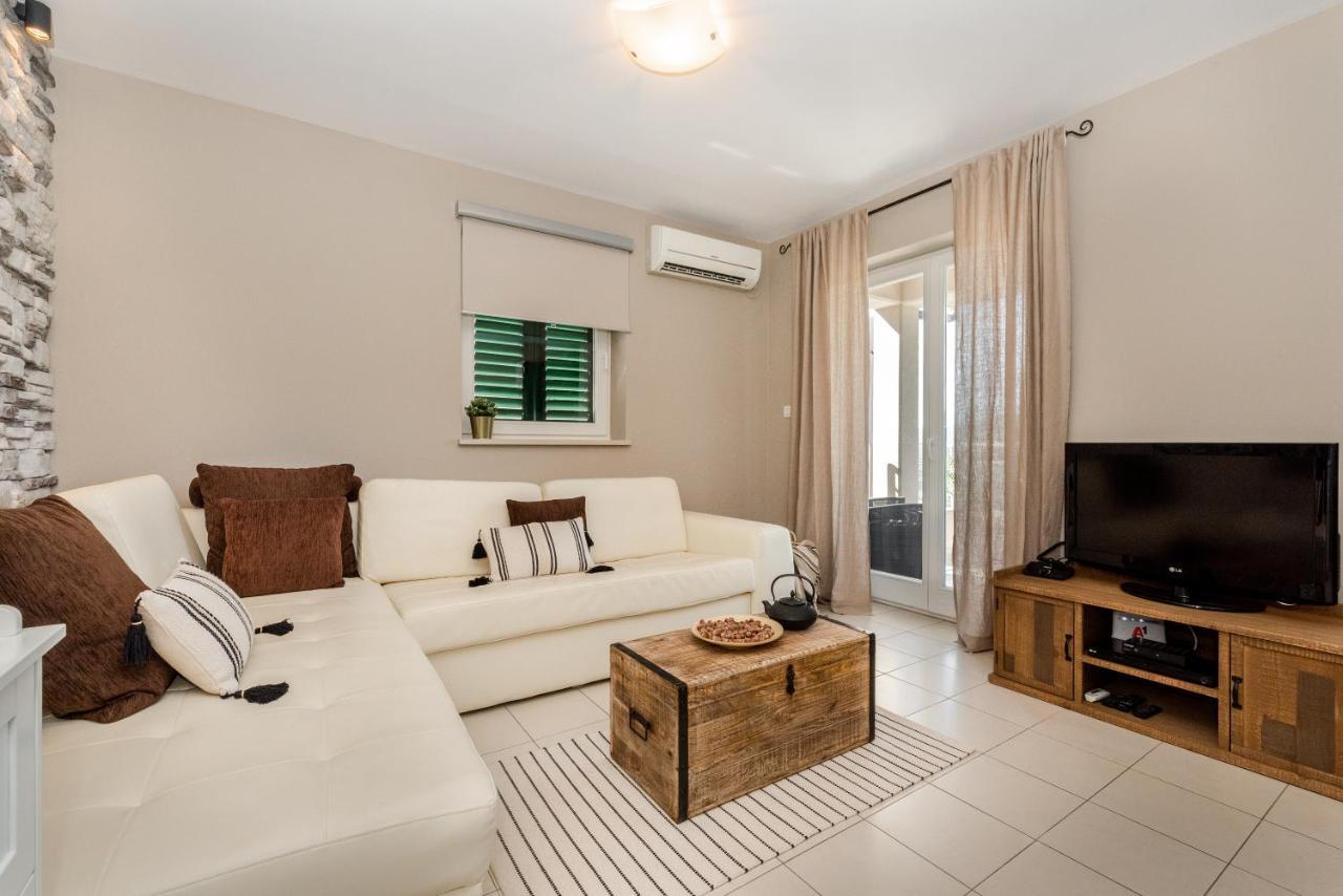 Apartment Cami -Stylish Apartment With A Beautiful Seaview Rabac Buitenkant foto